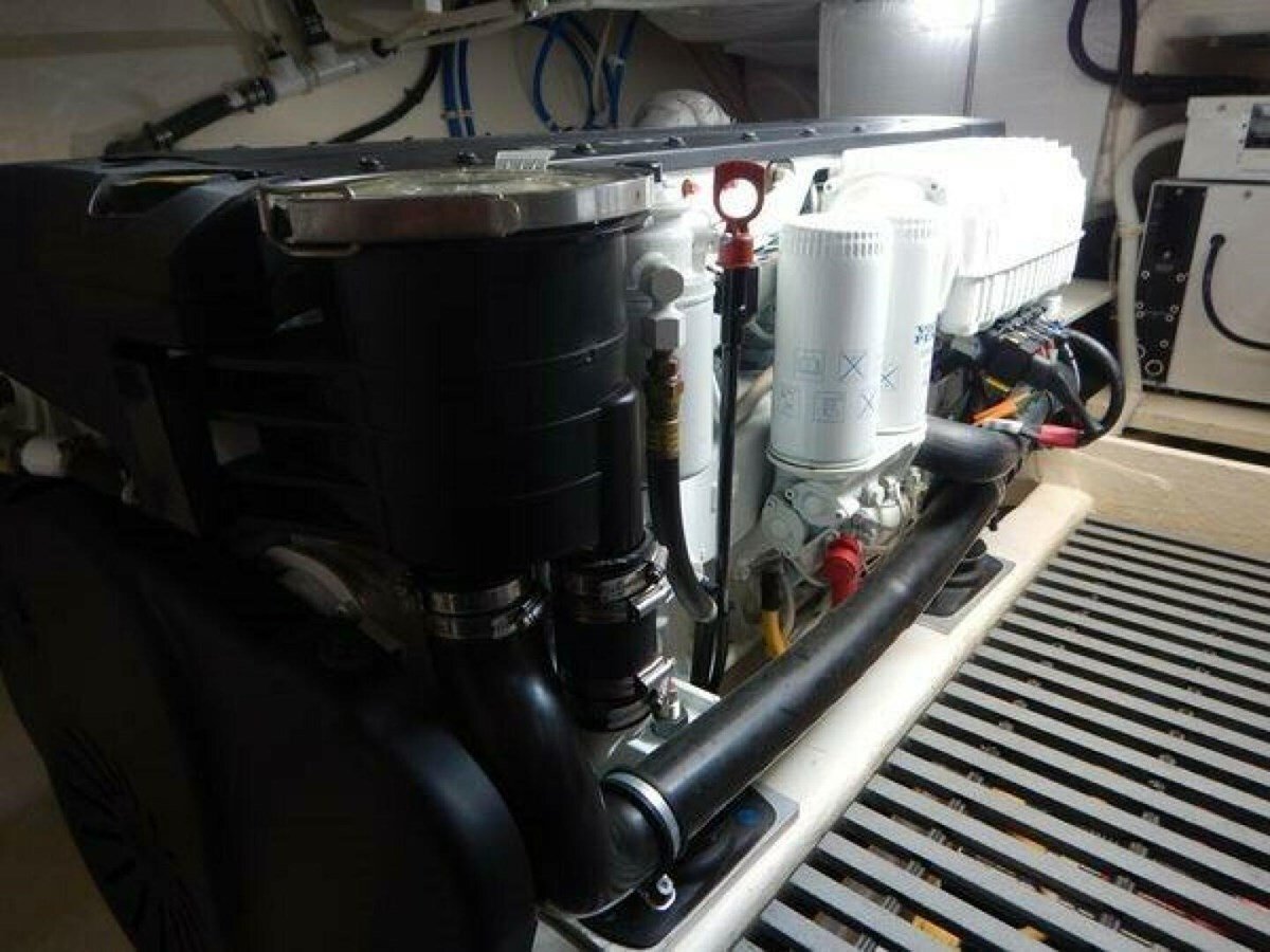 2015-tiara-yachts-44-8fa008