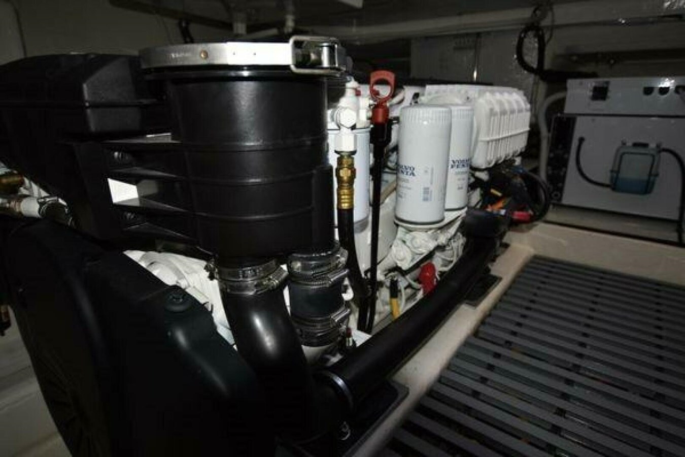 2015-tiara-yachts-44-8fa008