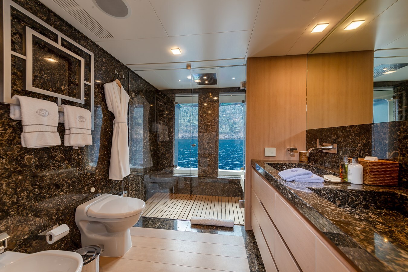 2015-viareggio-superyachts-236-7-aec96d