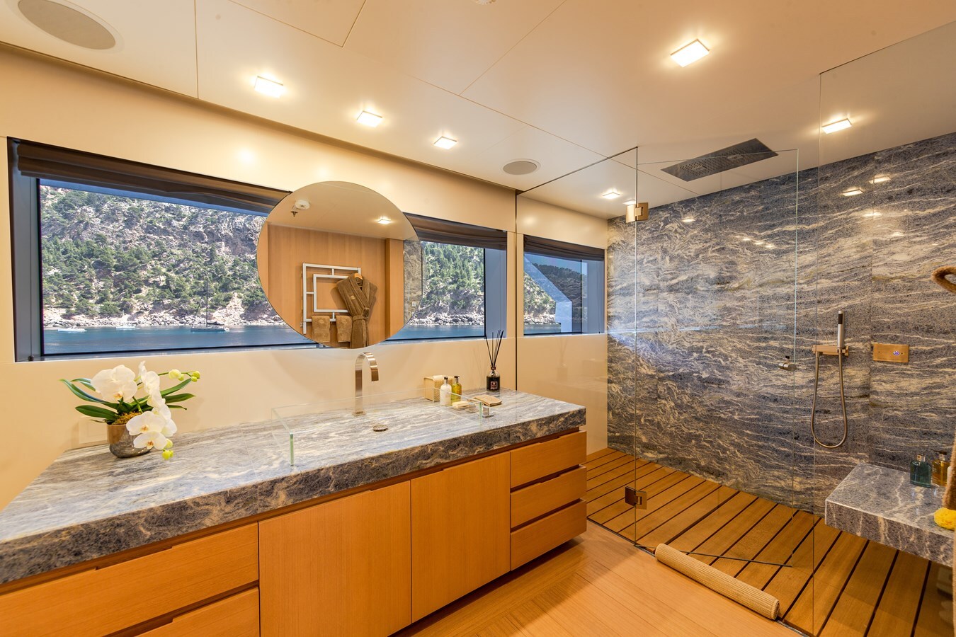 2015 VIAREGGIO SUPERYACHTS 236' 7