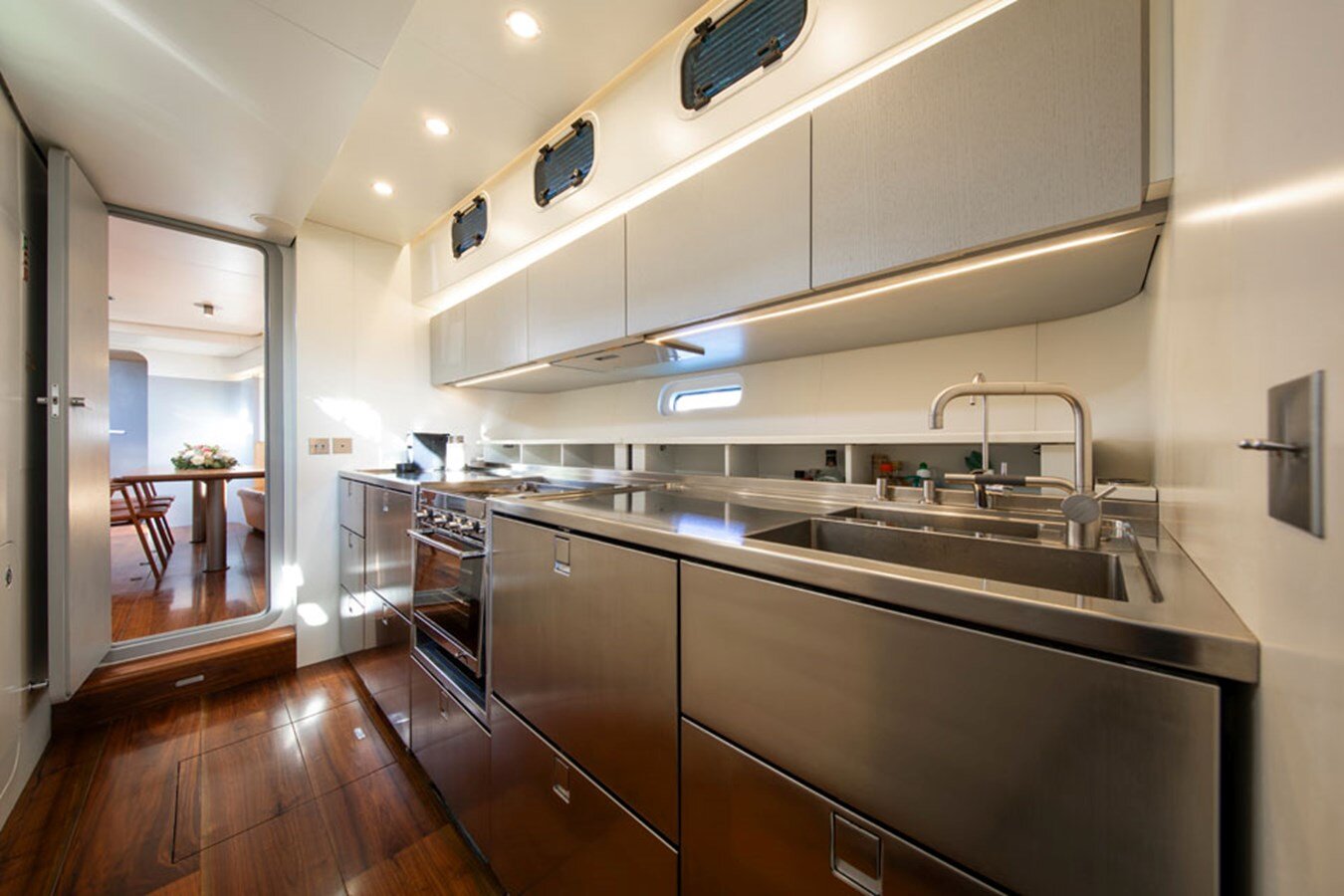 2015-y-yachts-78-8-be4c66