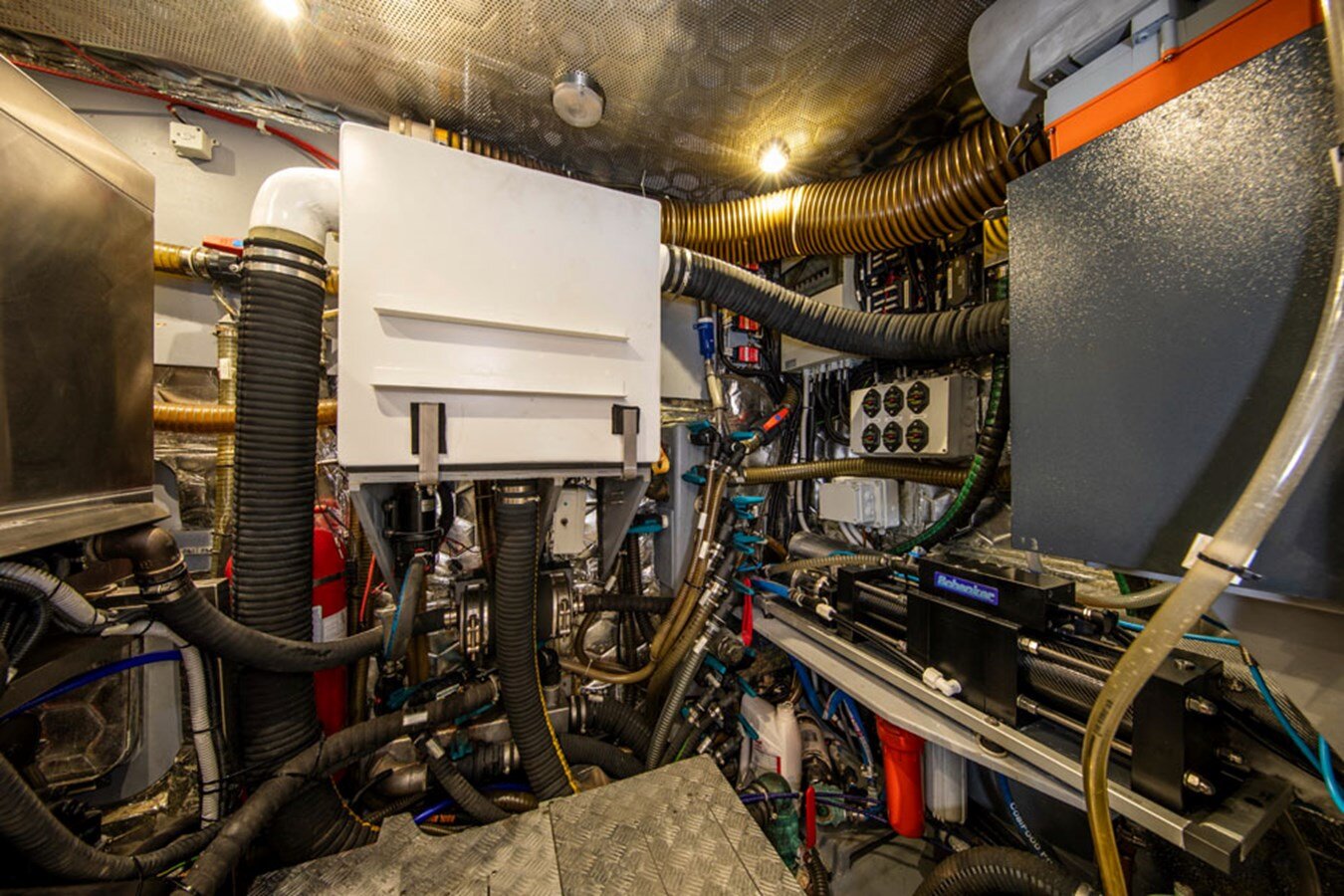 2015-y-yachts-78-8-be4c66