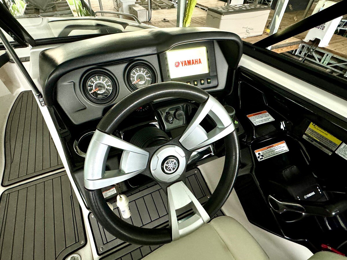 2015-yamaha-24-d7a0ec