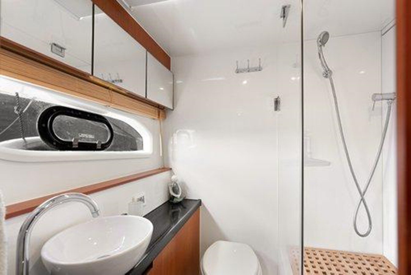 2016-aquila-44-ae7fba