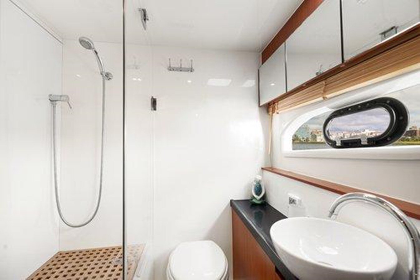 2016-aquila-44-ae7fba