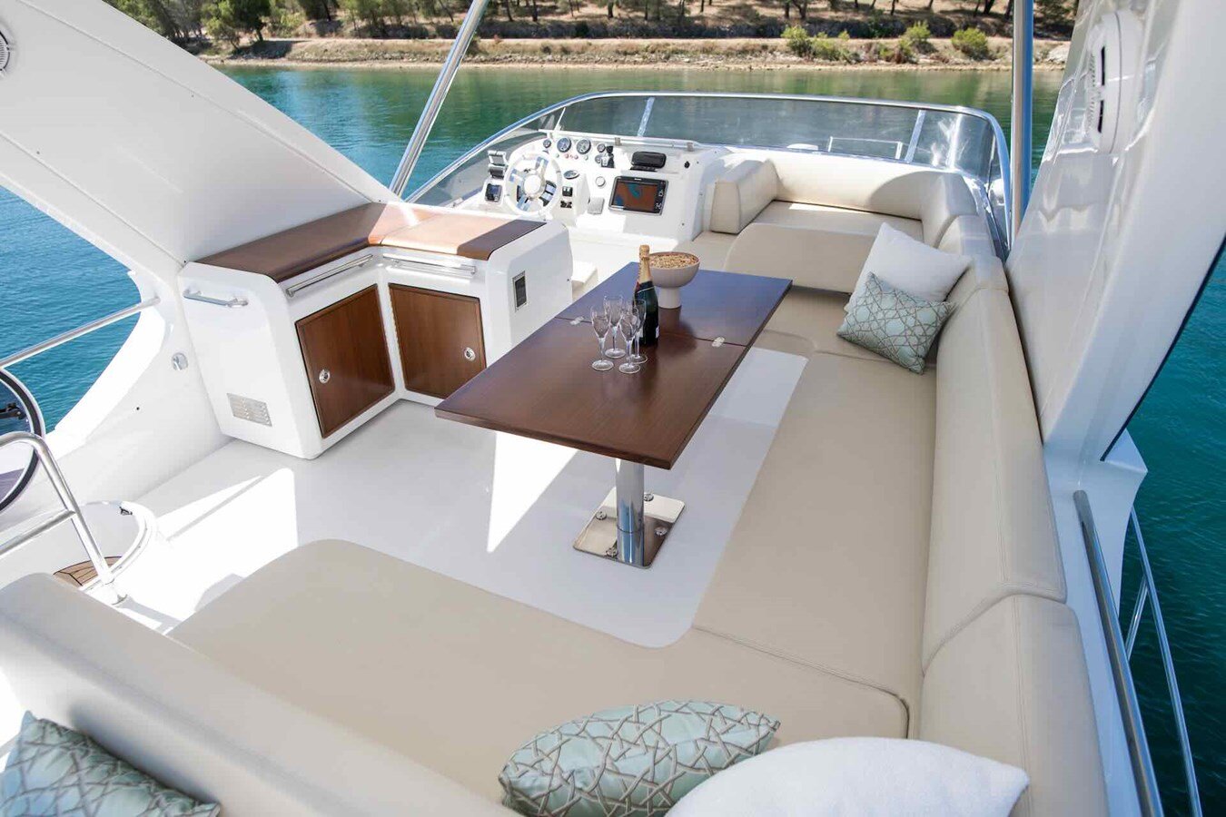 2016 AZIMUT YACHTS 60' 9