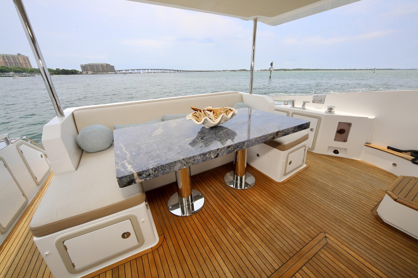 2016-azimut-yachts-66-b491d0