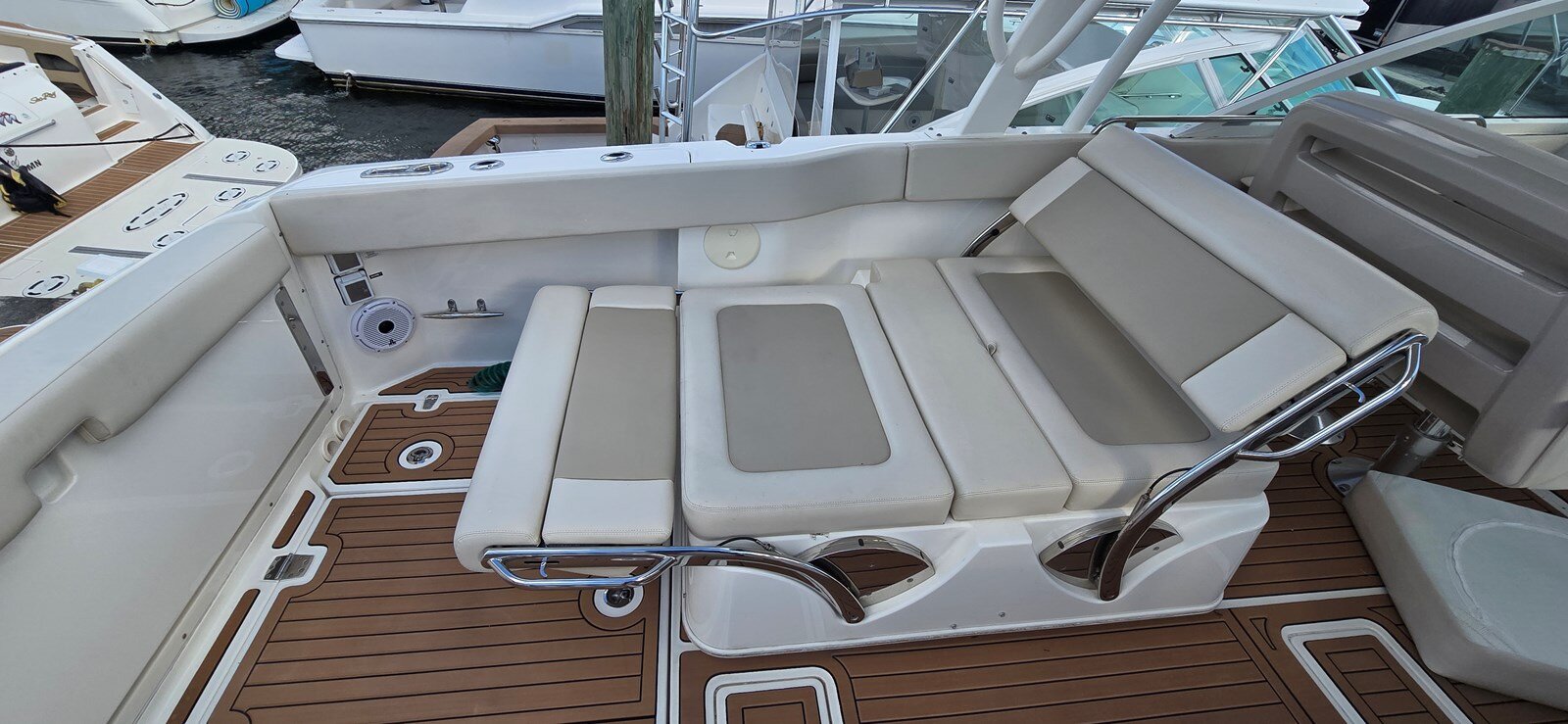 2016-boston-whaler-32-cf69fb