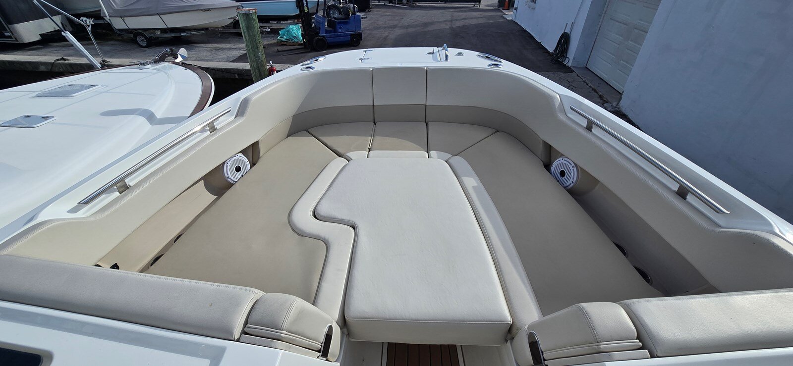 2016-boston-whaler-32-cf69fb