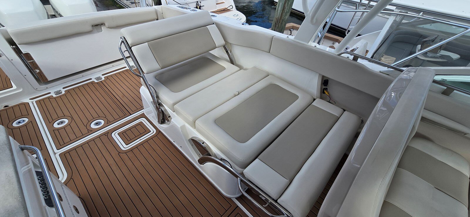 2016-boston-whaler-32-cf69fb