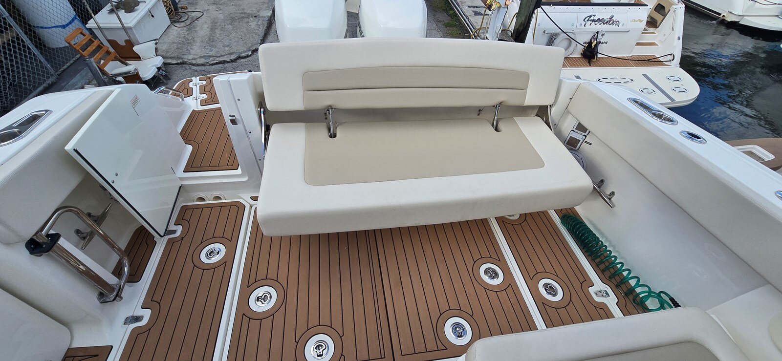 2016-boston-whaler-32-cf69fb