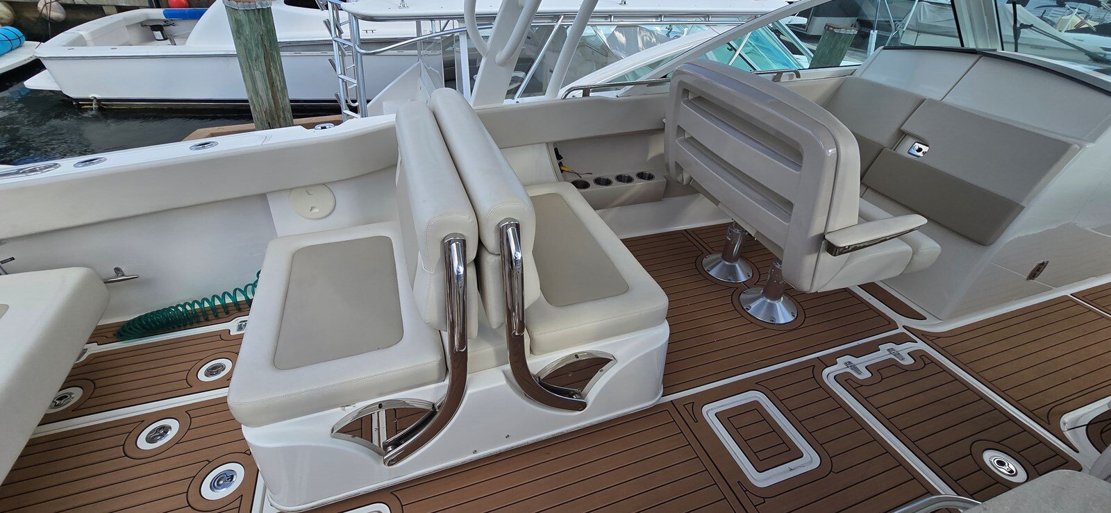 2016-boston-whaler-32-cf69fb