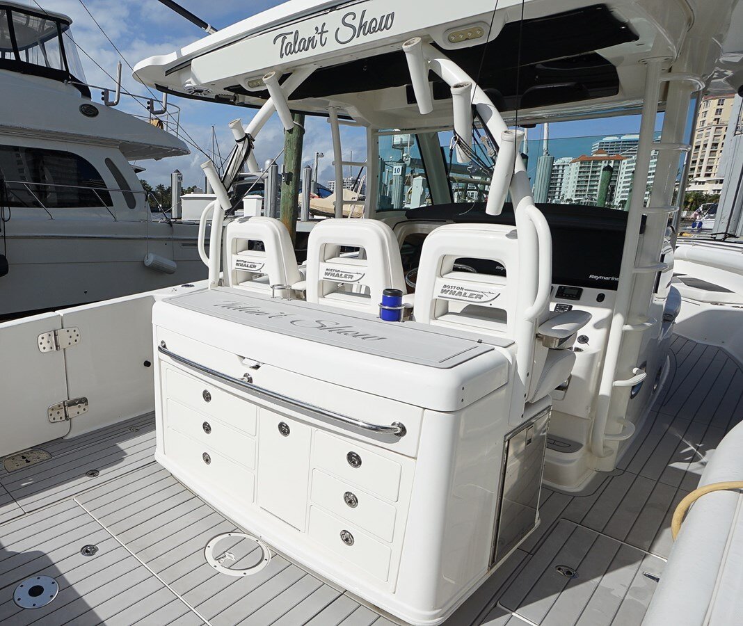 2016-boston-whaler-37-d500c2