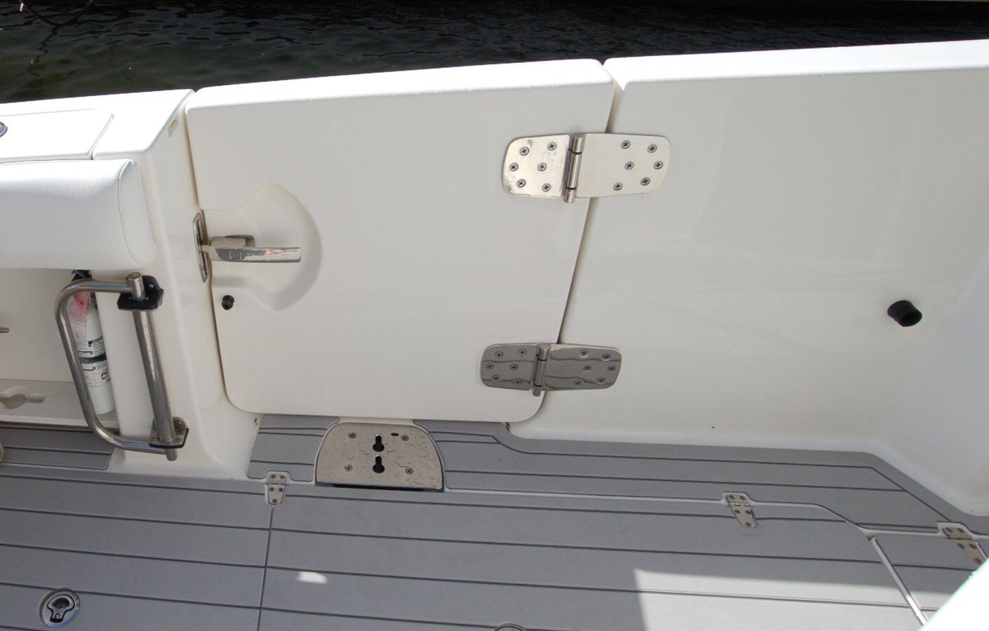 2016-boston-whaler-37-d500c2