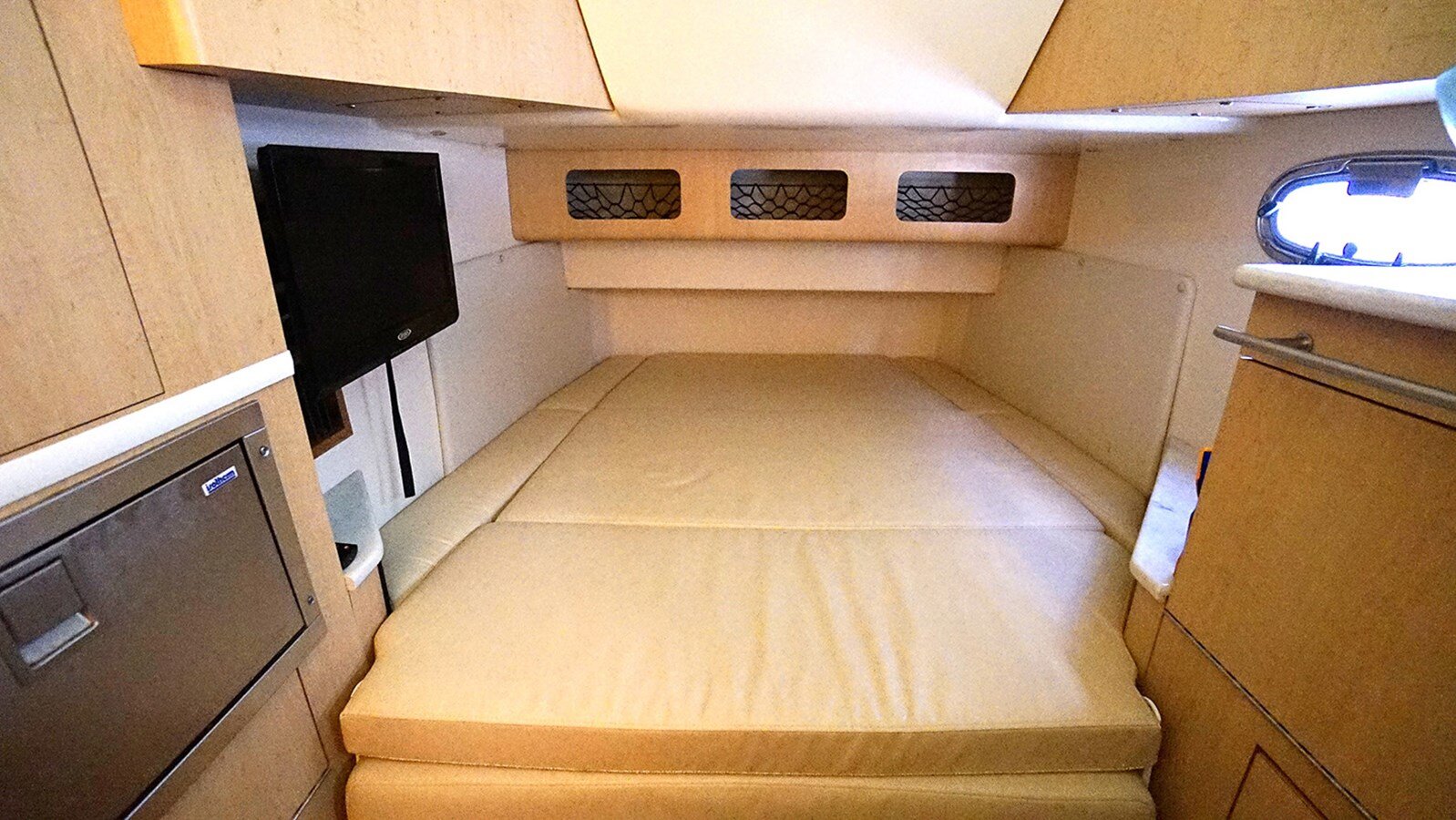 2016-boston-whaler-37-d500c2