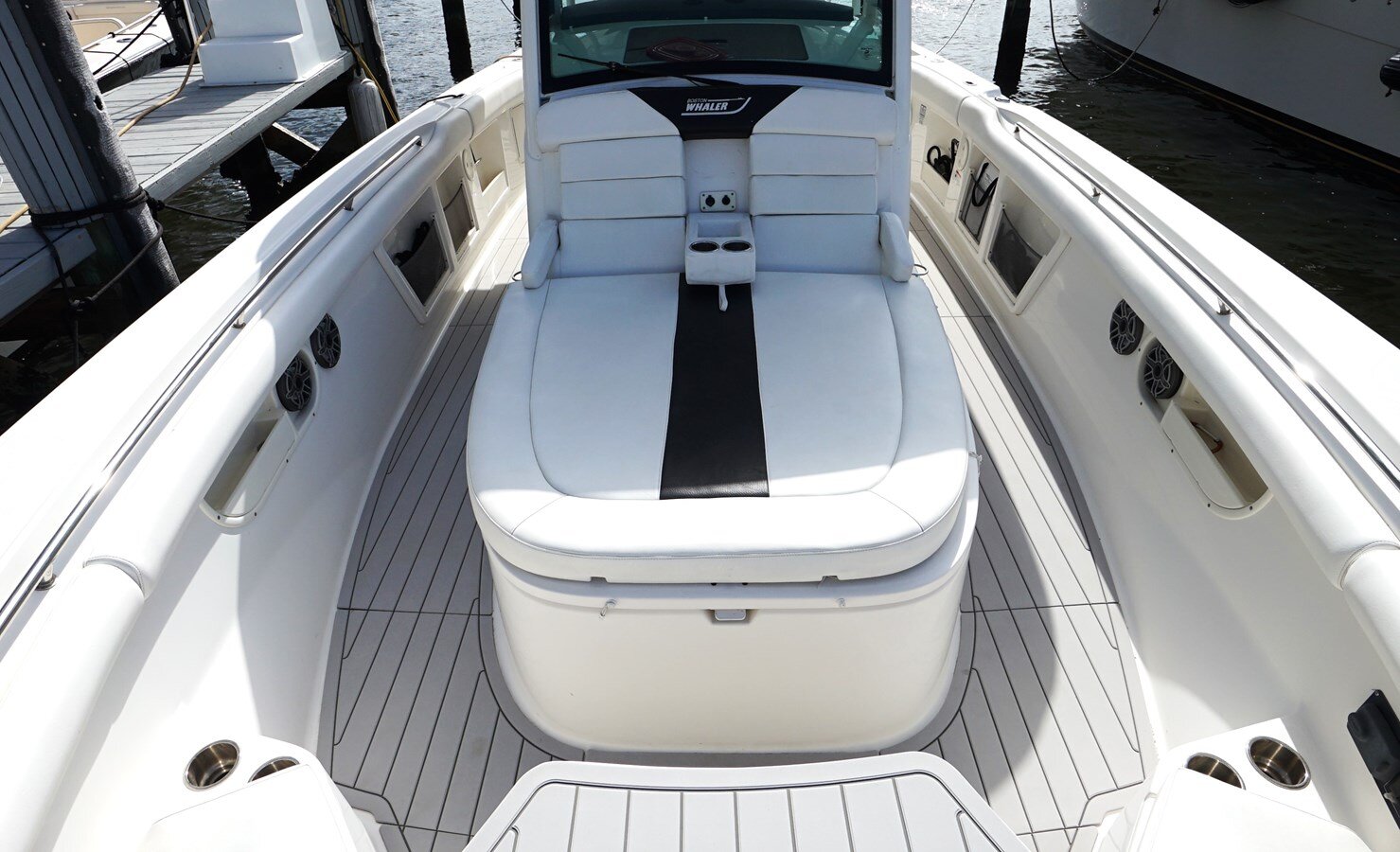 2016-boston-whaler-37-d500c2