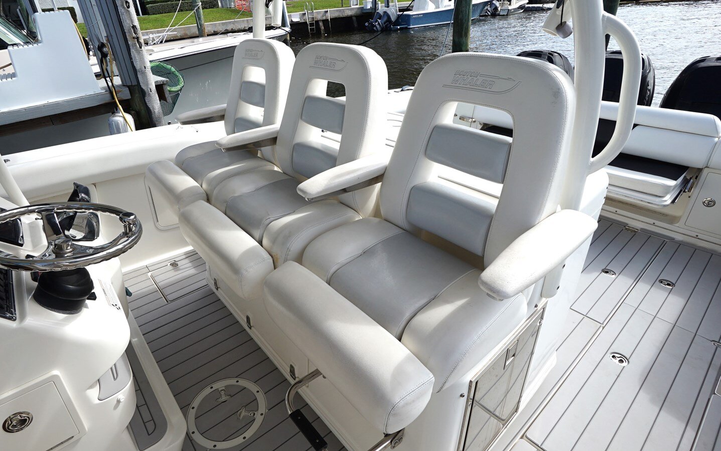 2016-boston-whaler-37-d500c2