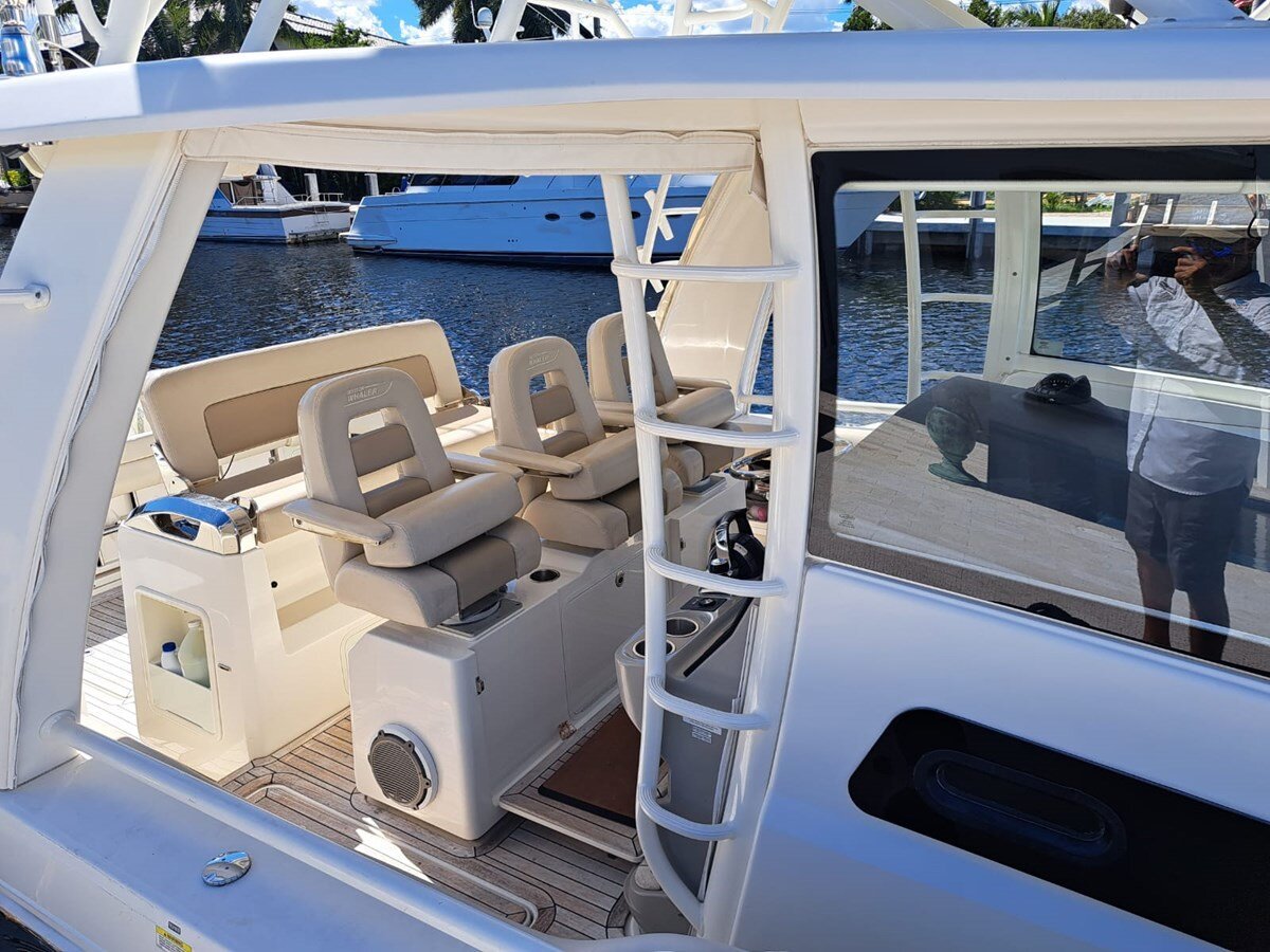 2016-boston-whaler-42-6-f564cb