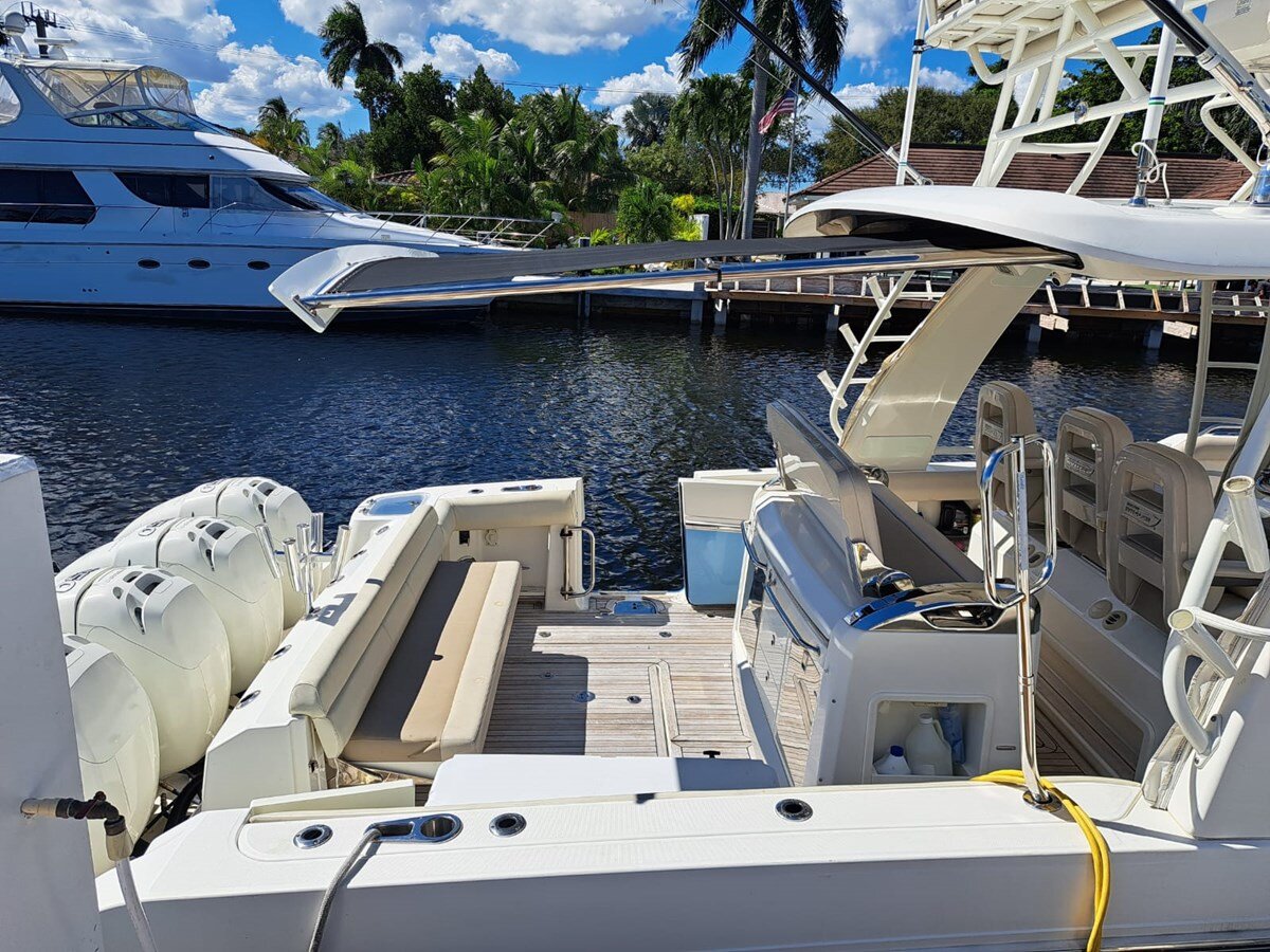 2016-boston-whaler-42-6-f564cb