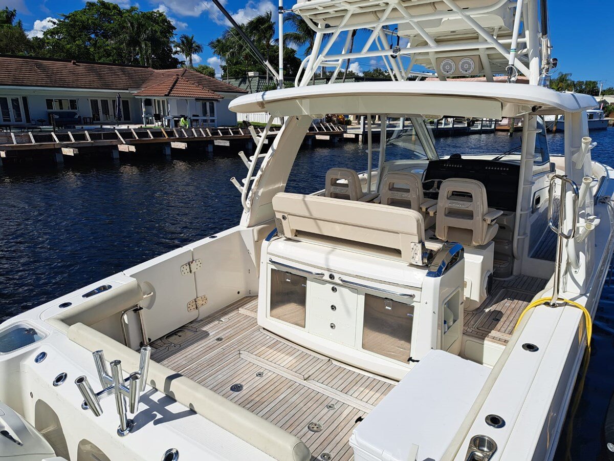 2016-boston-whaler-42-6-f564cb