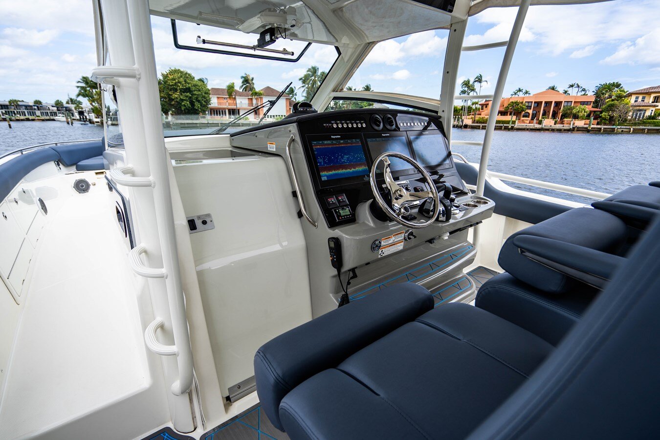 2016-boston-whaler-42-2f582c