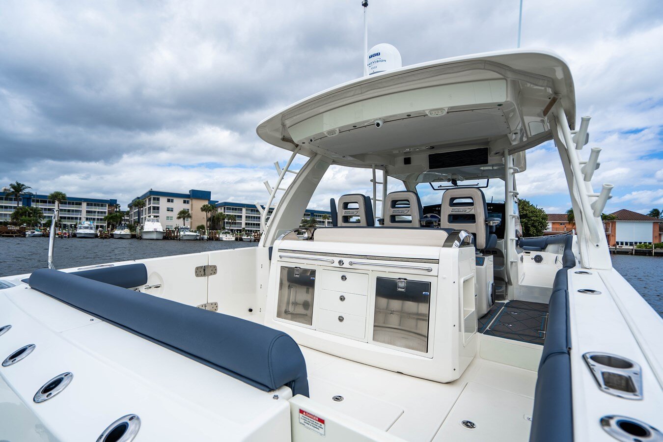 2016-boston-whaler-42-2f582c