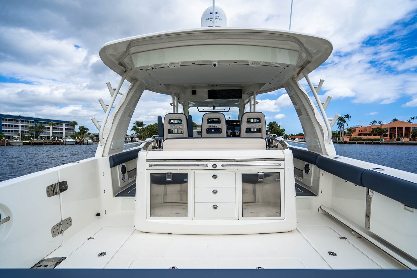 2016-boston-whaler-42-2f582c