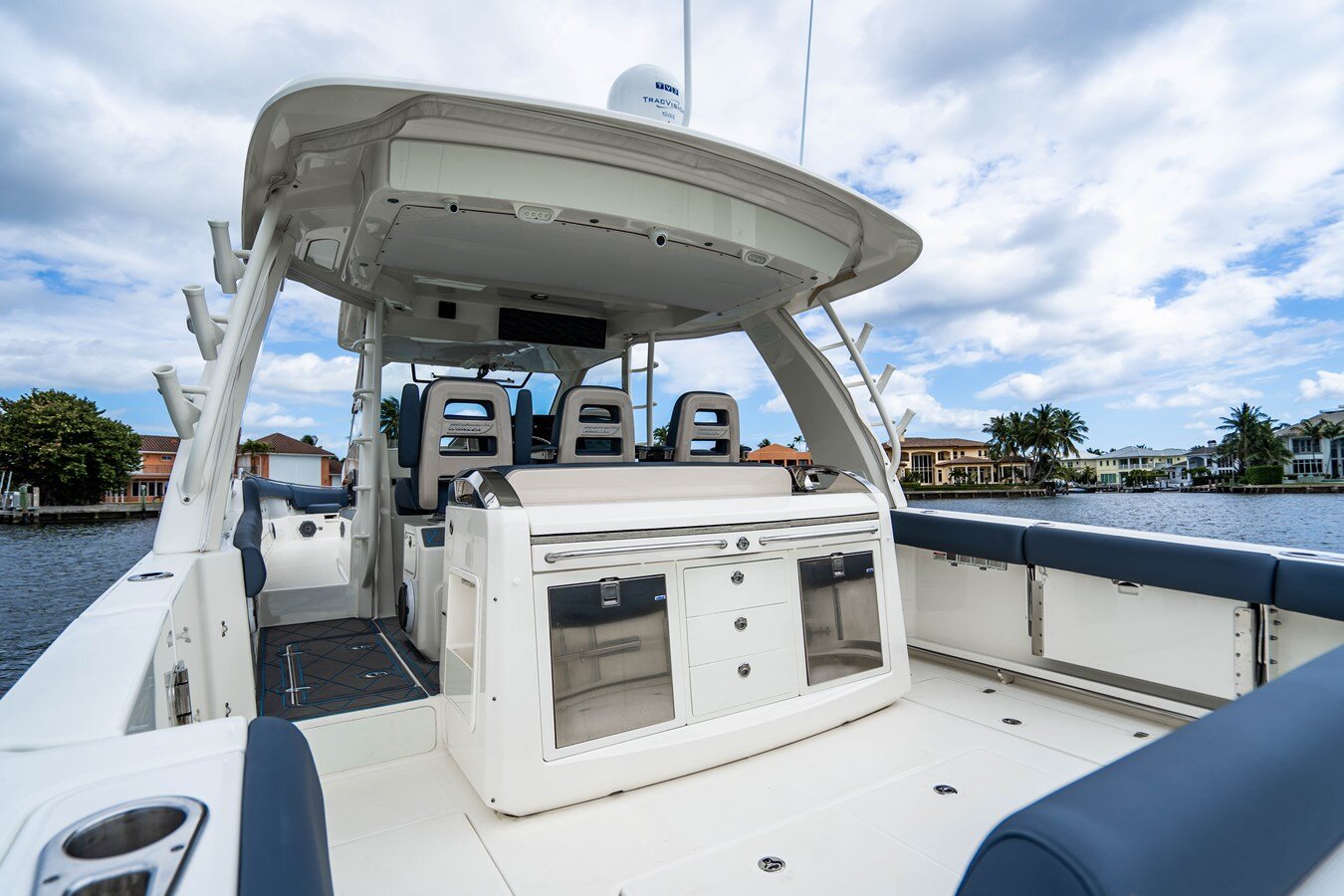 2016-boston-whaler-42-2f582c