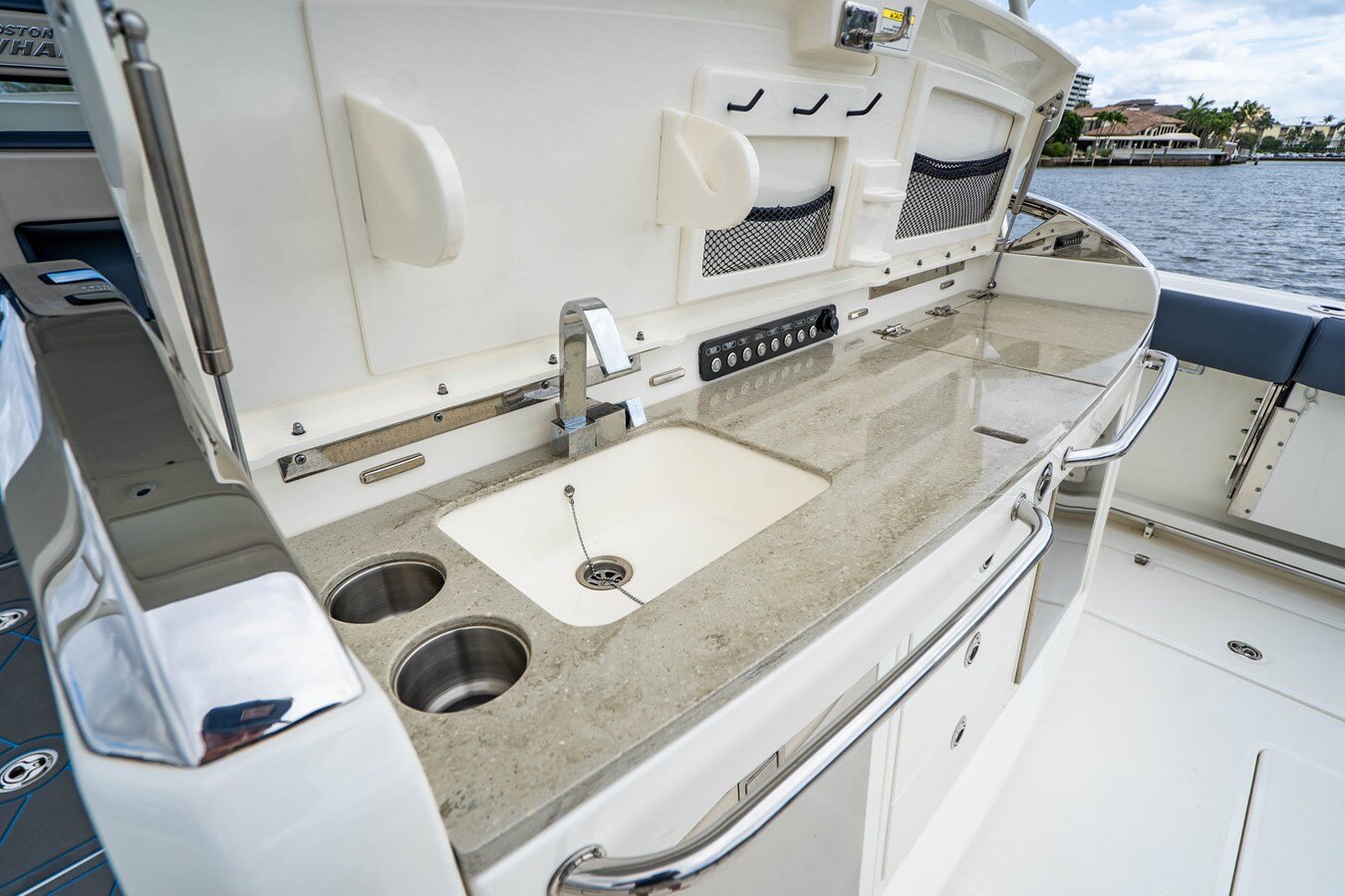 2016-boston-whaler-42-2f582c