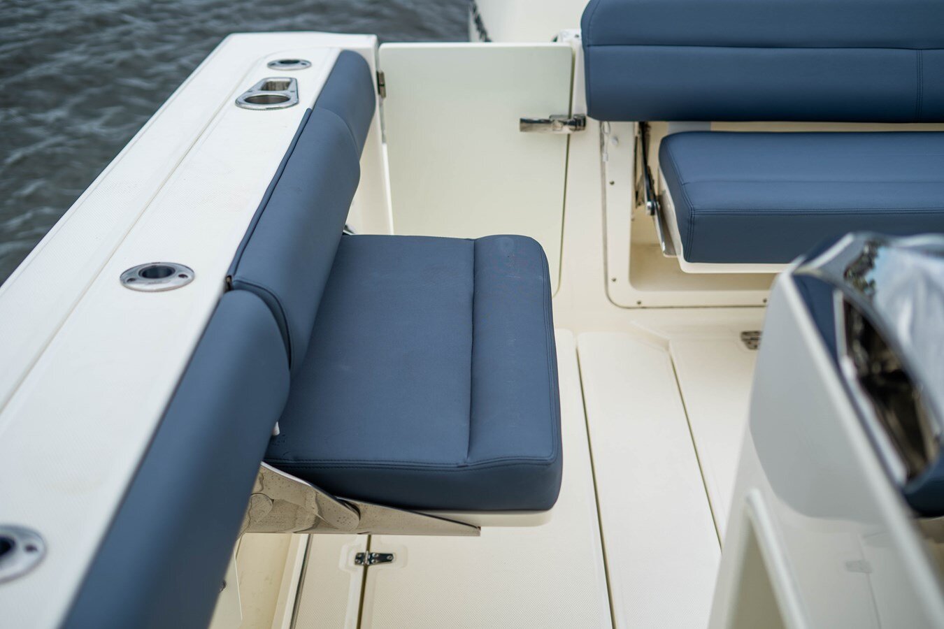 2016-boston-whaler-42-2f582c