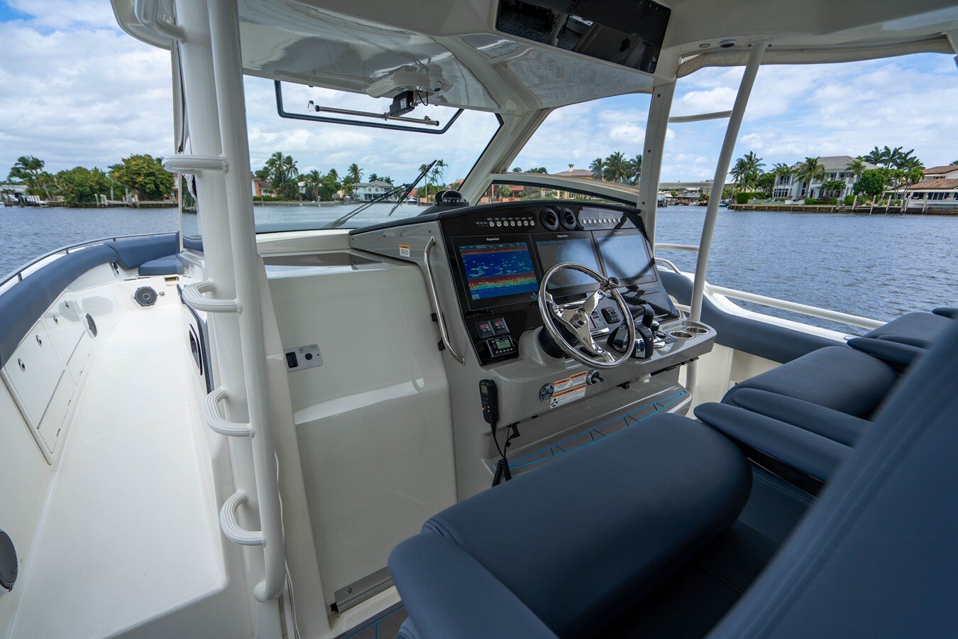 2016-boston-whaler-42-2f582c