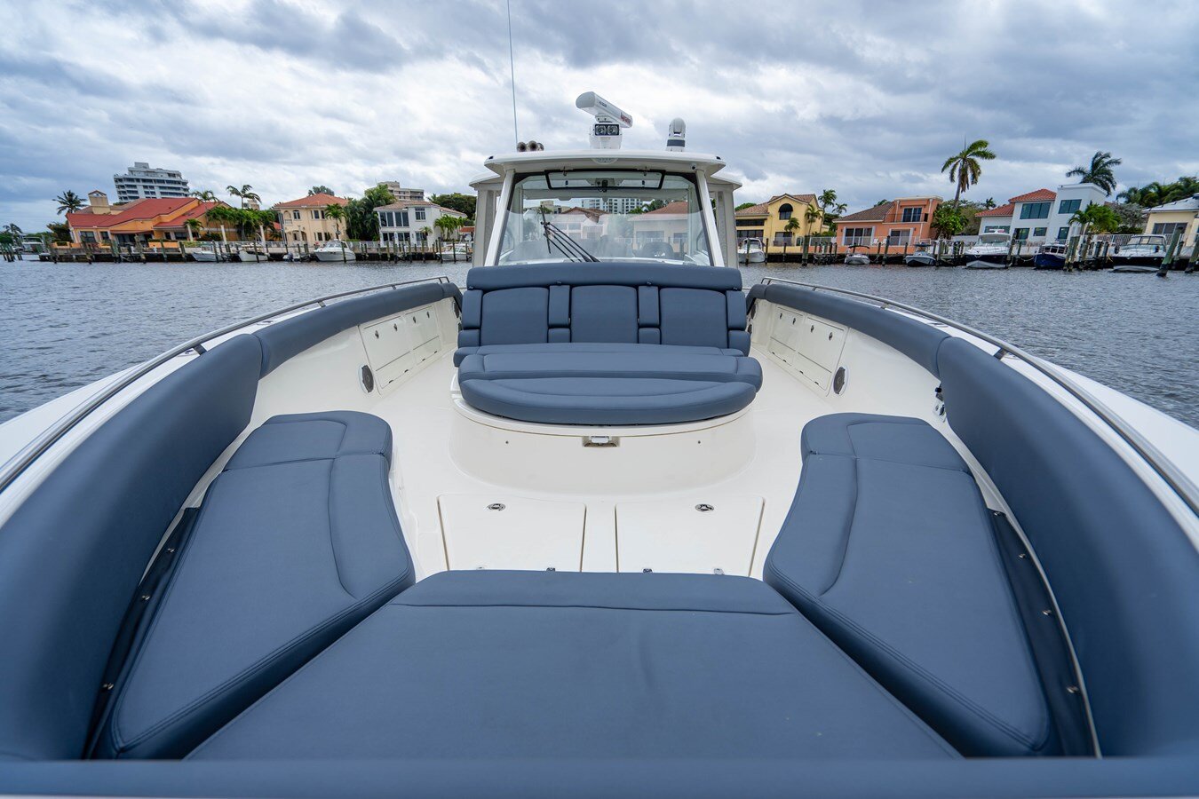 2016-boston-whaler-42-2f582c