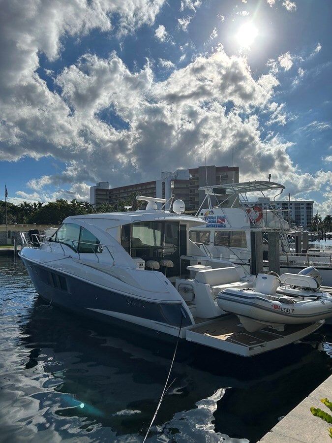 2016-cruisers-yachts-45-0c5fd3