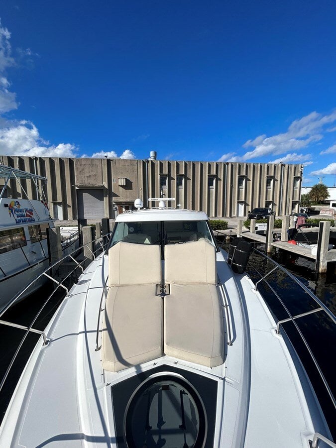 2016-cruisers-yachts-45-0c5fd3