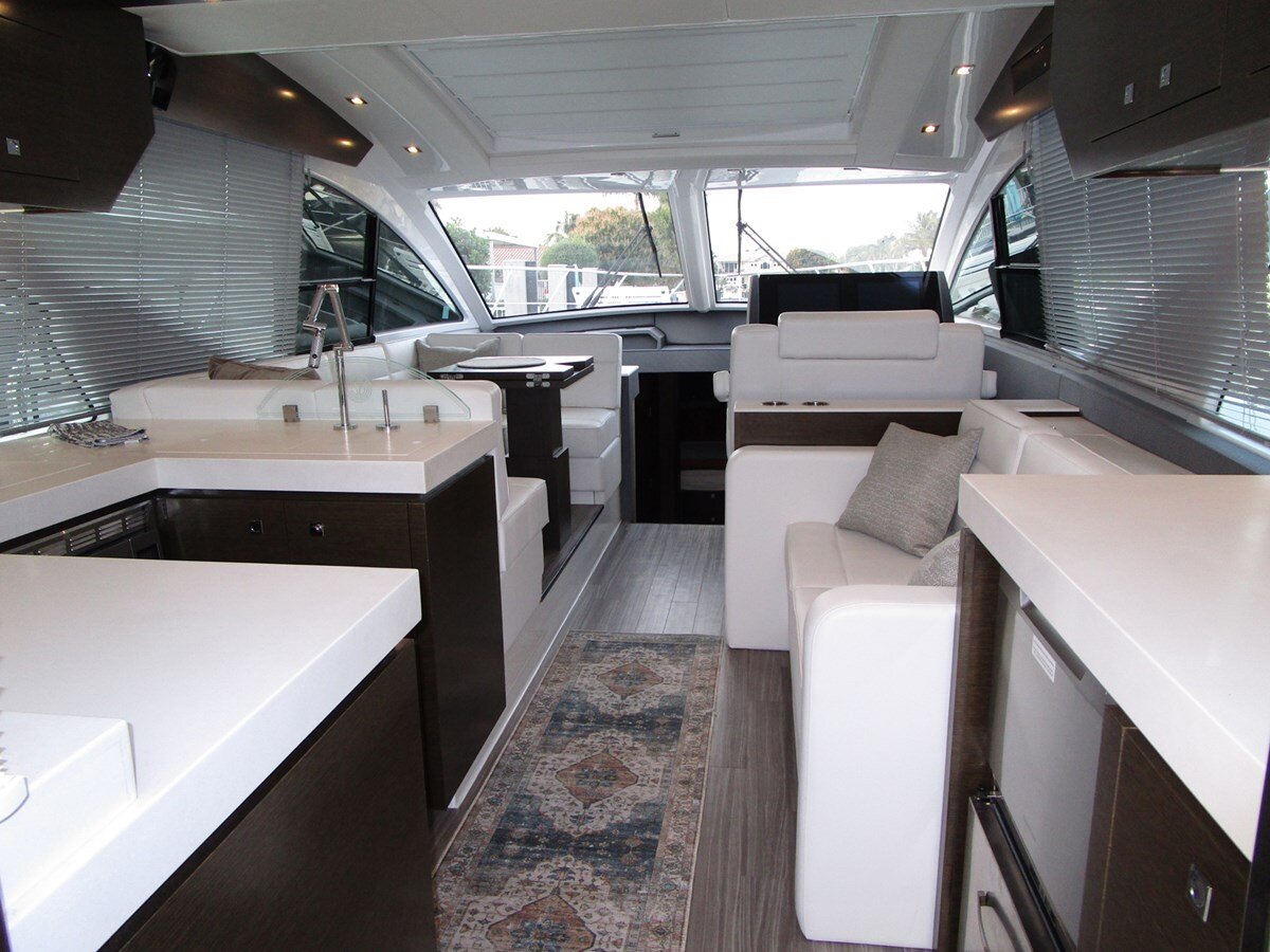 2016-cruisers-yachts-54-7cb1c5