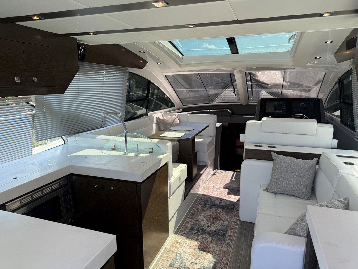 2016-cruisers-yachts-54-9bb7cc