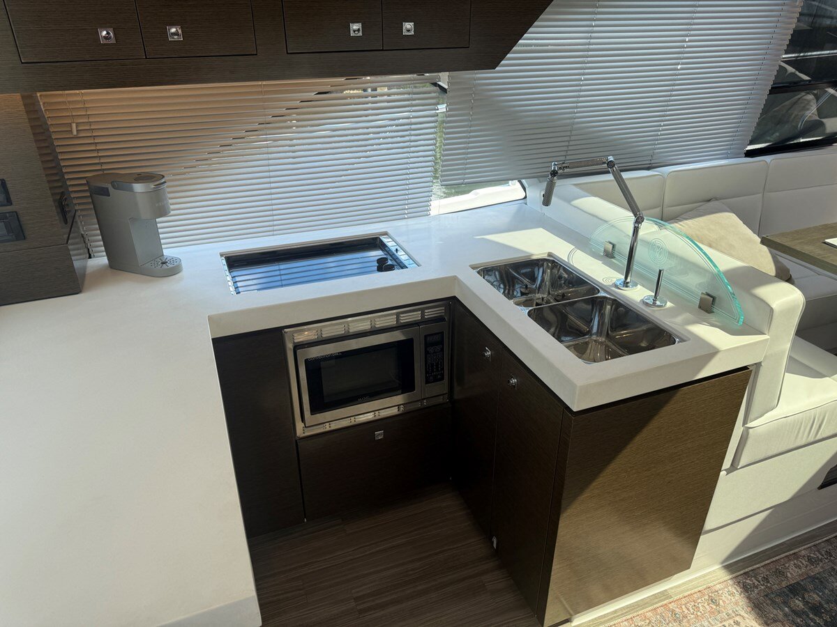 2016-cruisers-yachts-54-9bb7cc