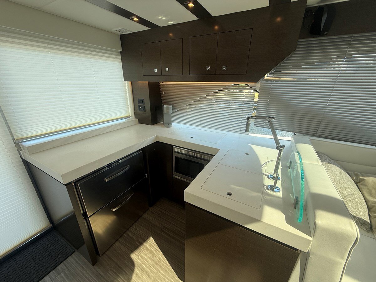 2016-cruisers-yachts-54-9bb7cc