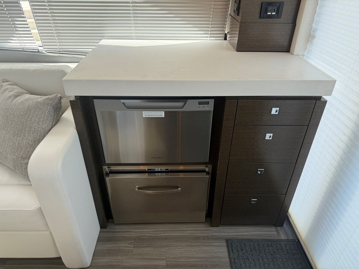 2016-cruisers-yachts-54-9bb7cc