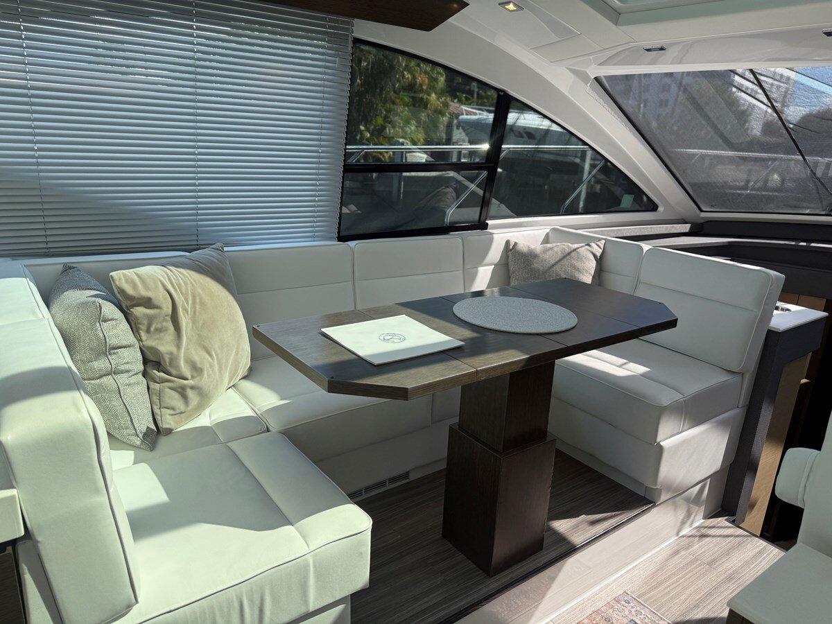 2016-cruisers-yachts-54-9bb7cc