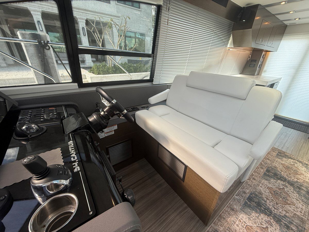 2016-cruisers-yachts-54-9bb7cc