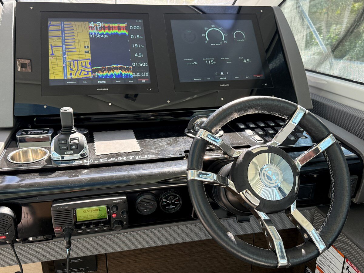 2016-cruisers-yachts-54-9bb7cc