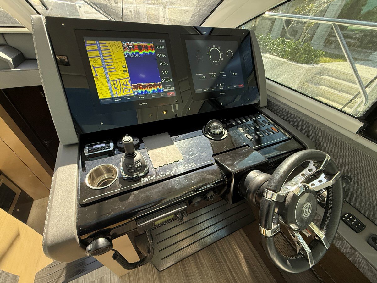 2016-cruisers-yachts-54-9bb7cc