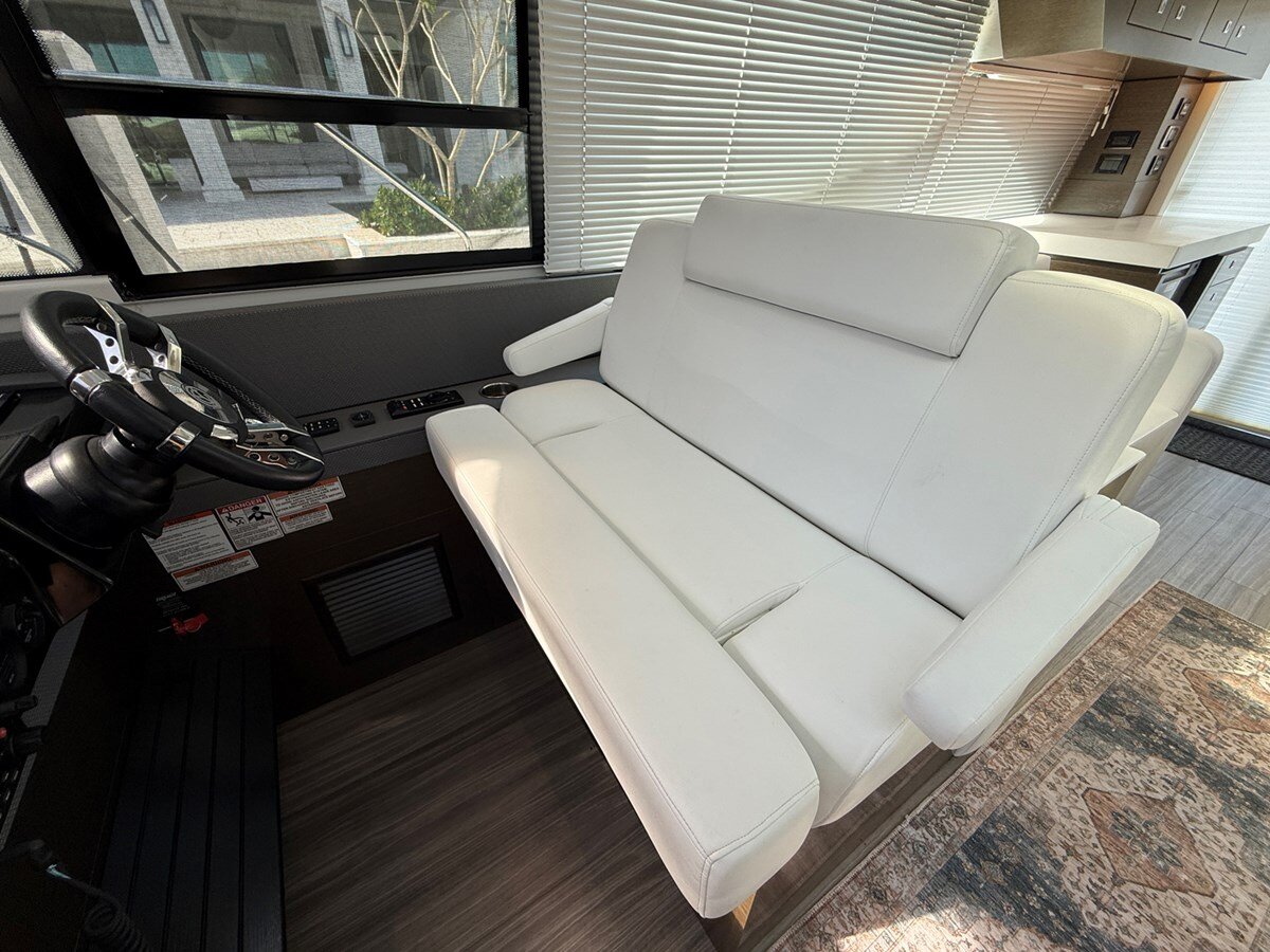 2016-cruisers-yachts-54-9bb7cc