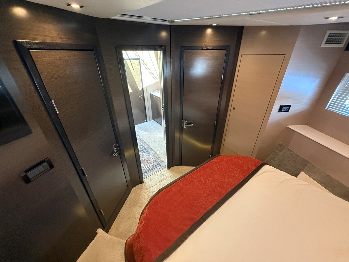 2016-cruisers-yachts-54-9bb7cc