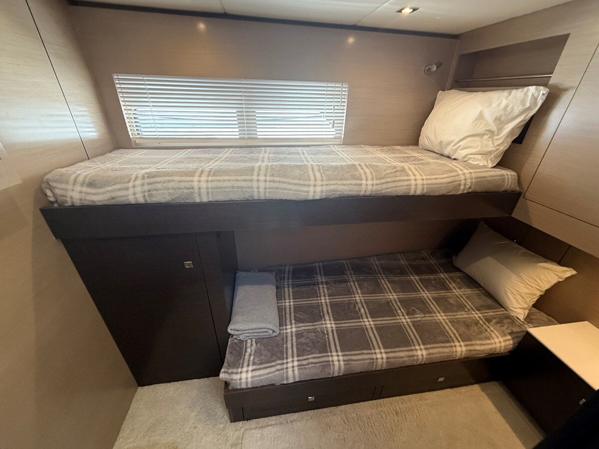 2016-cruisers-yachts-54-9bb7cc