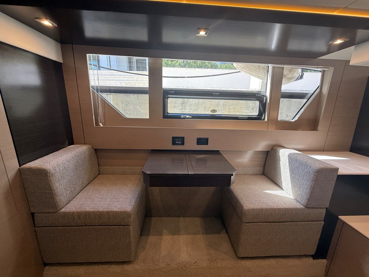 2016-cruisers-yachts-54-9bb7cc