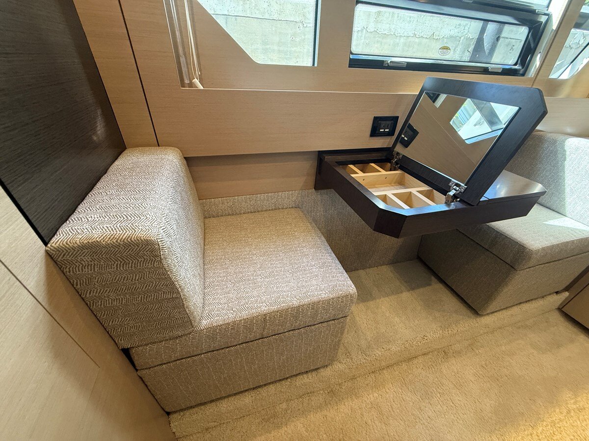 2016-cruisers-yachts-54-9bb7cc