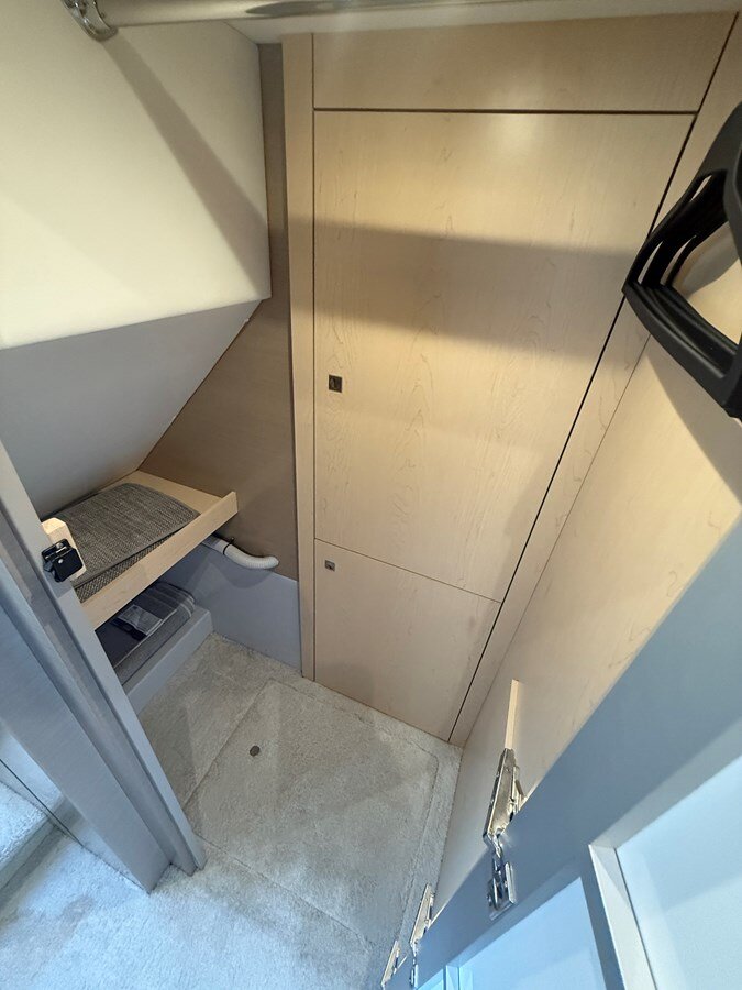 2016-cruisers-yachts-54-9bb7cc