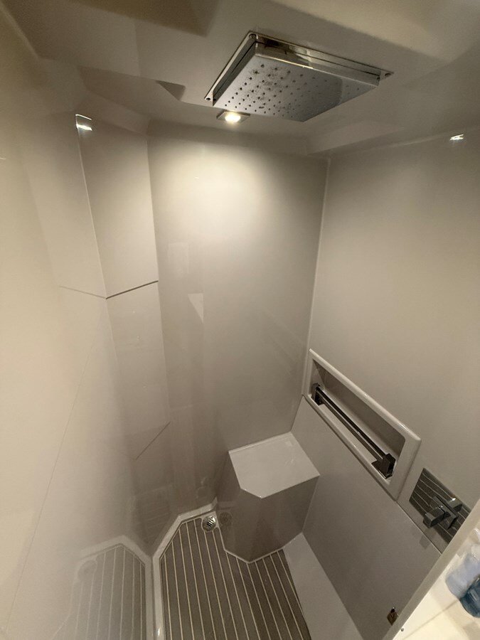 2016-cruisers-yachts-54-9bb7cc